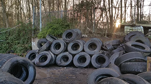 Yuill & Dodds scrap-pile inspection, original photograph 3