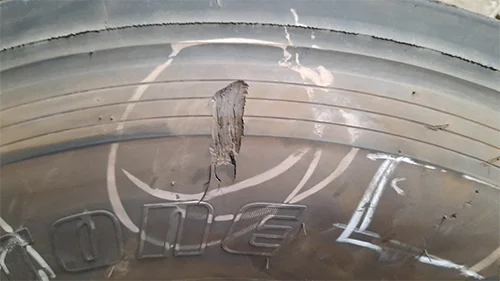 Sidewall injury without cord damage, original photograph 1